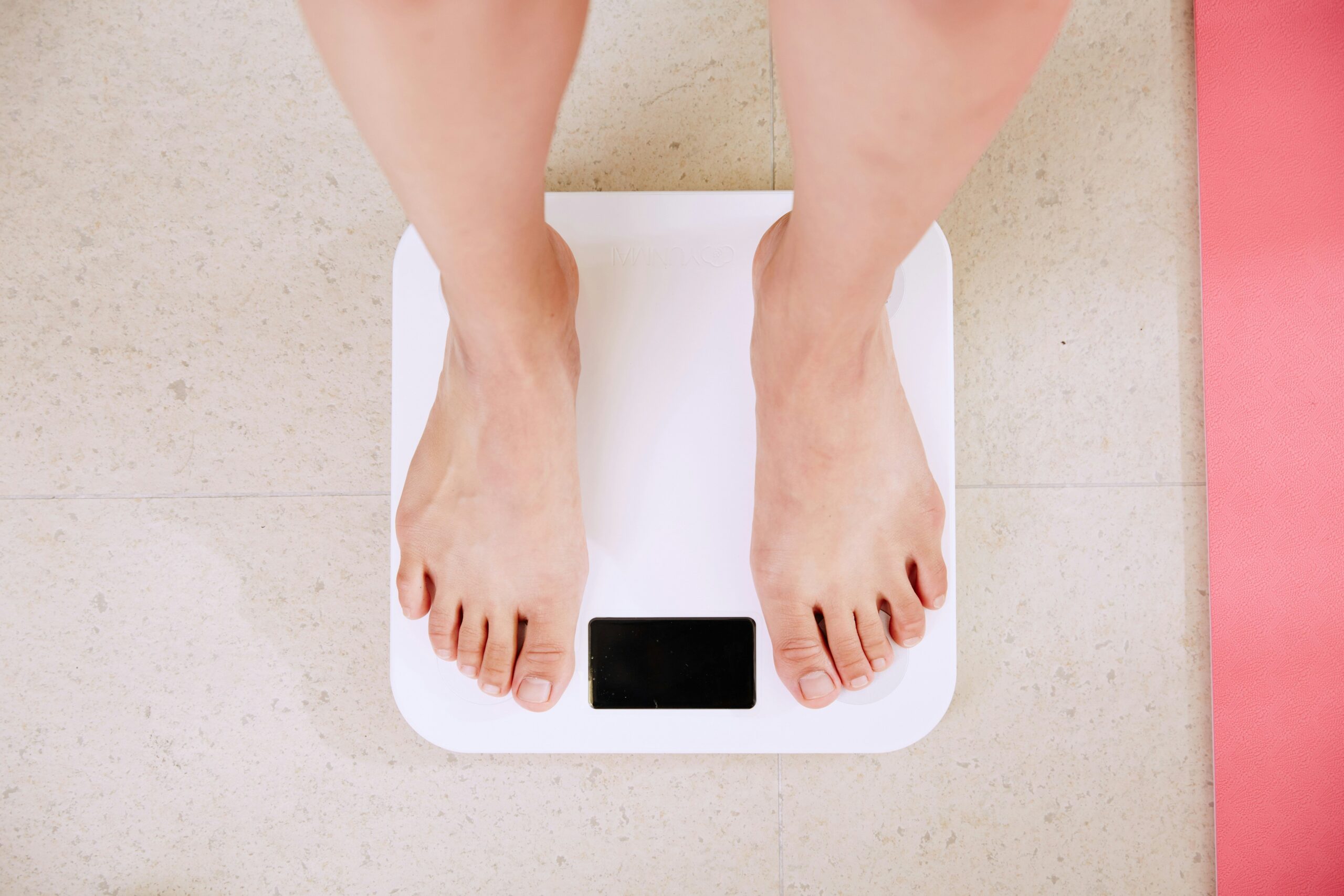 Infographic showing statistics on hunger hormones affecting weight loss outcomes