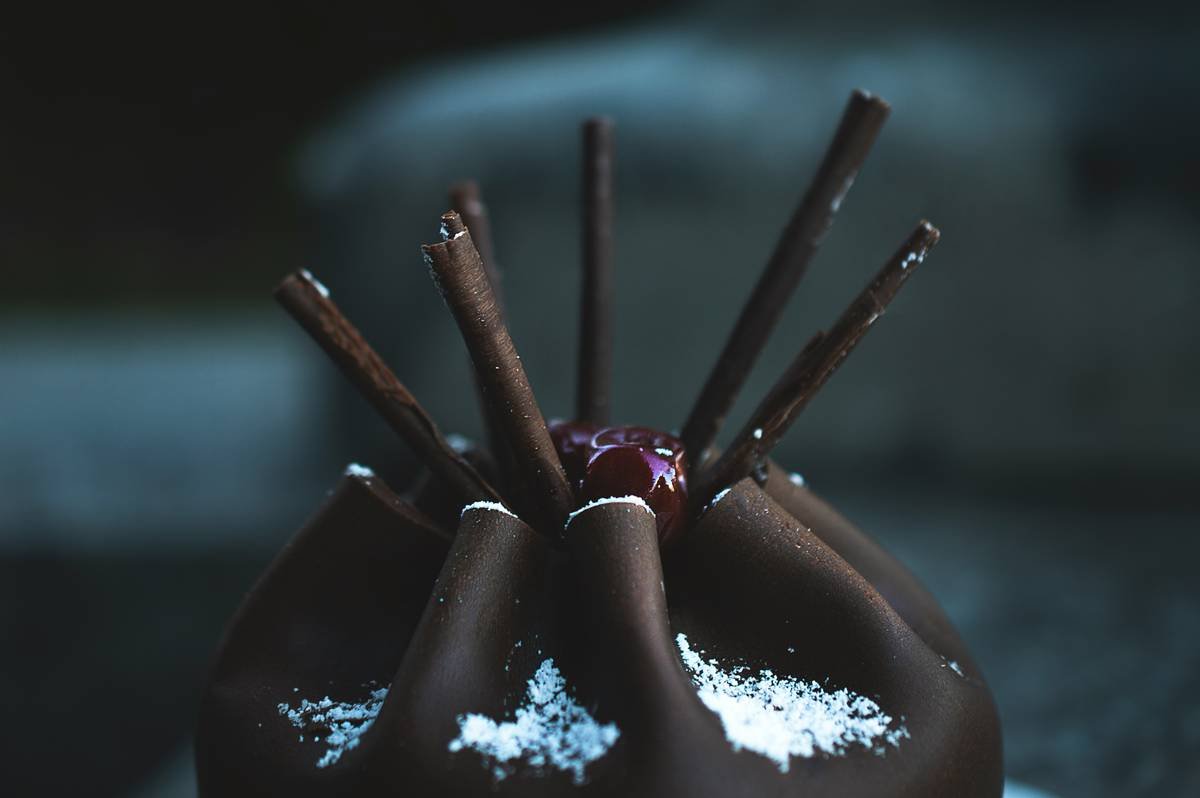 Infographic showing why sugar cravings occur and their impact on health