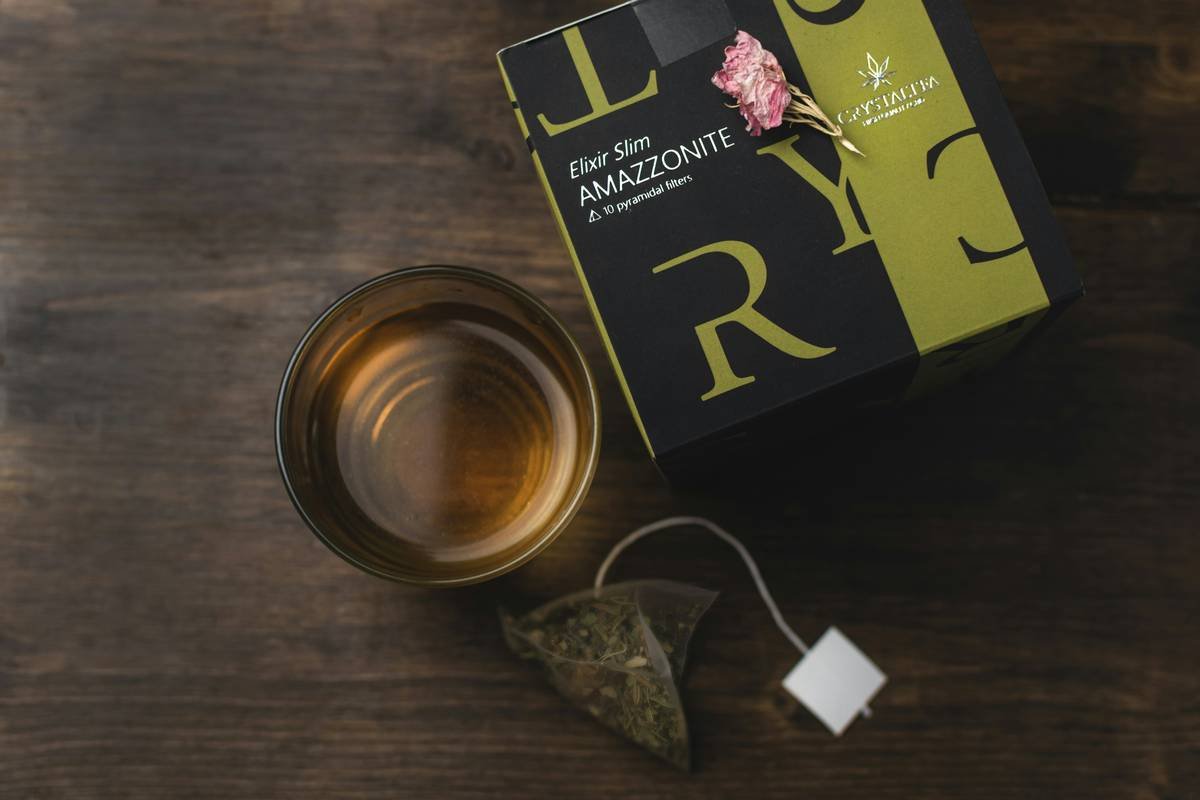 Before-and-after images of a woman who lost weight using Gymnema